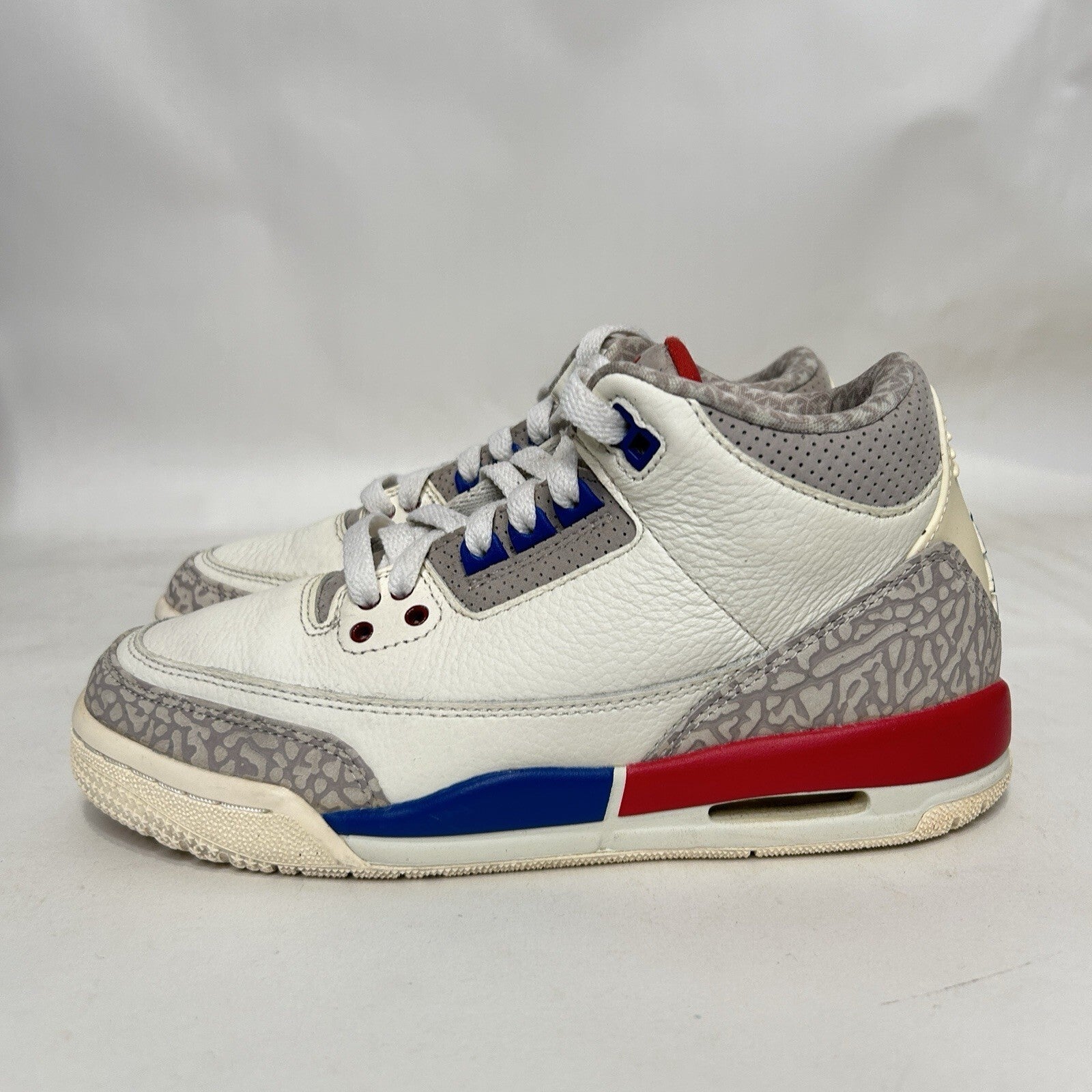 Nike Air Jordan 3 Retro GS “International Flight” 398614-140 5.5Y/Women’s 7