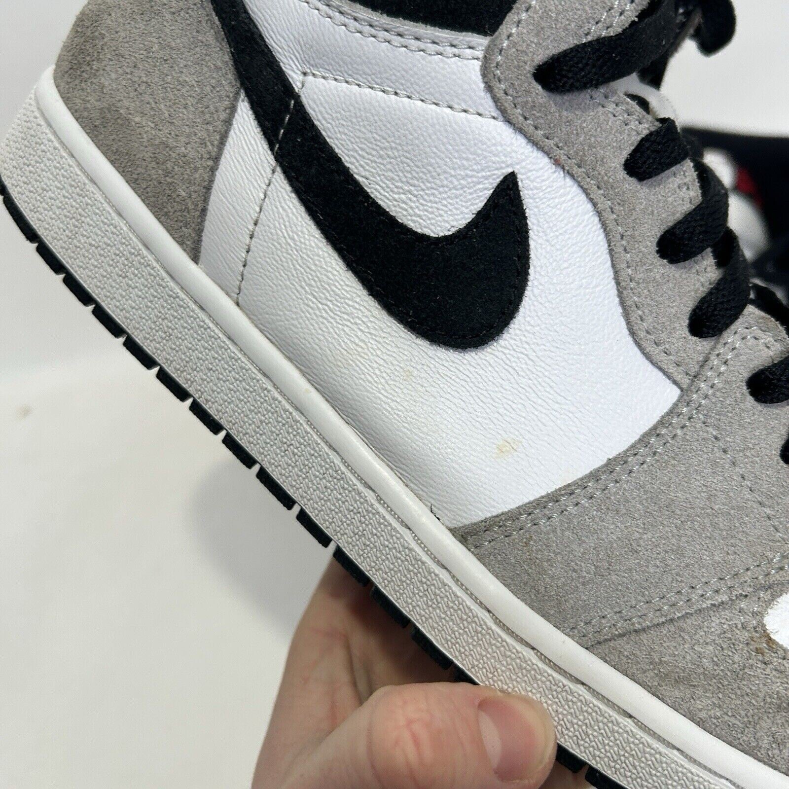 Nike Air Jordan 1 Retro High OG “Light Smoke Grey”