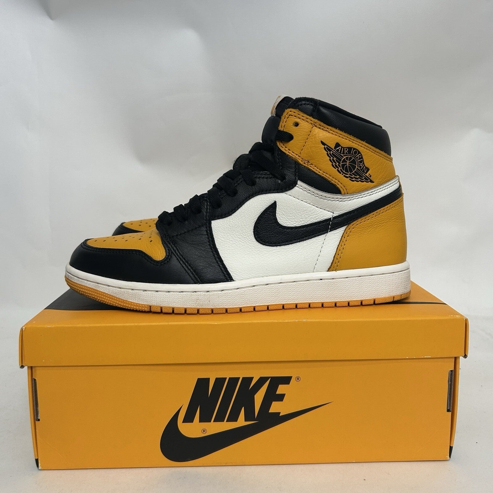 Nike Air Jordan 1 Retro High OG “Taxi/Black-Sail” 555088-711 Men’s 9.5 Worn