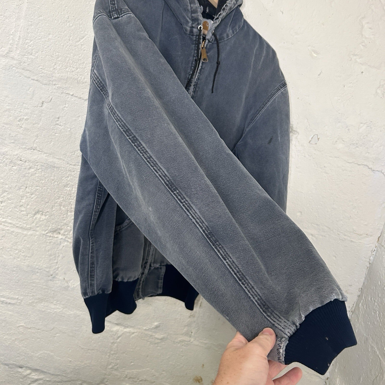 Vintage Faded Carhartt Hooded Active Jacket “Navy Blue” JQ283 Men’s X-Large