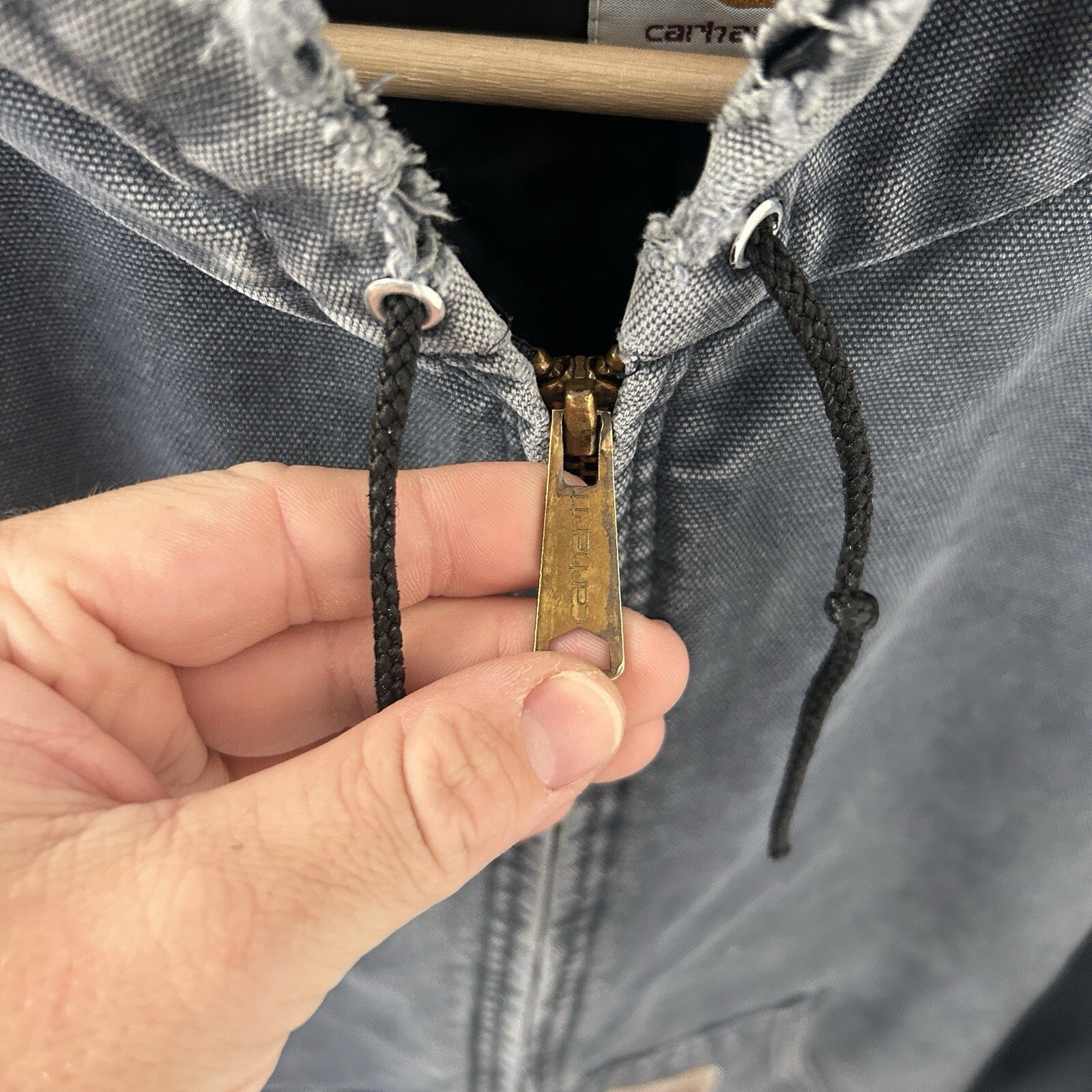 Vintage Faded Carhartt Hooded Active Jacket “Navy Blue” JQ283 Men’s X-Large