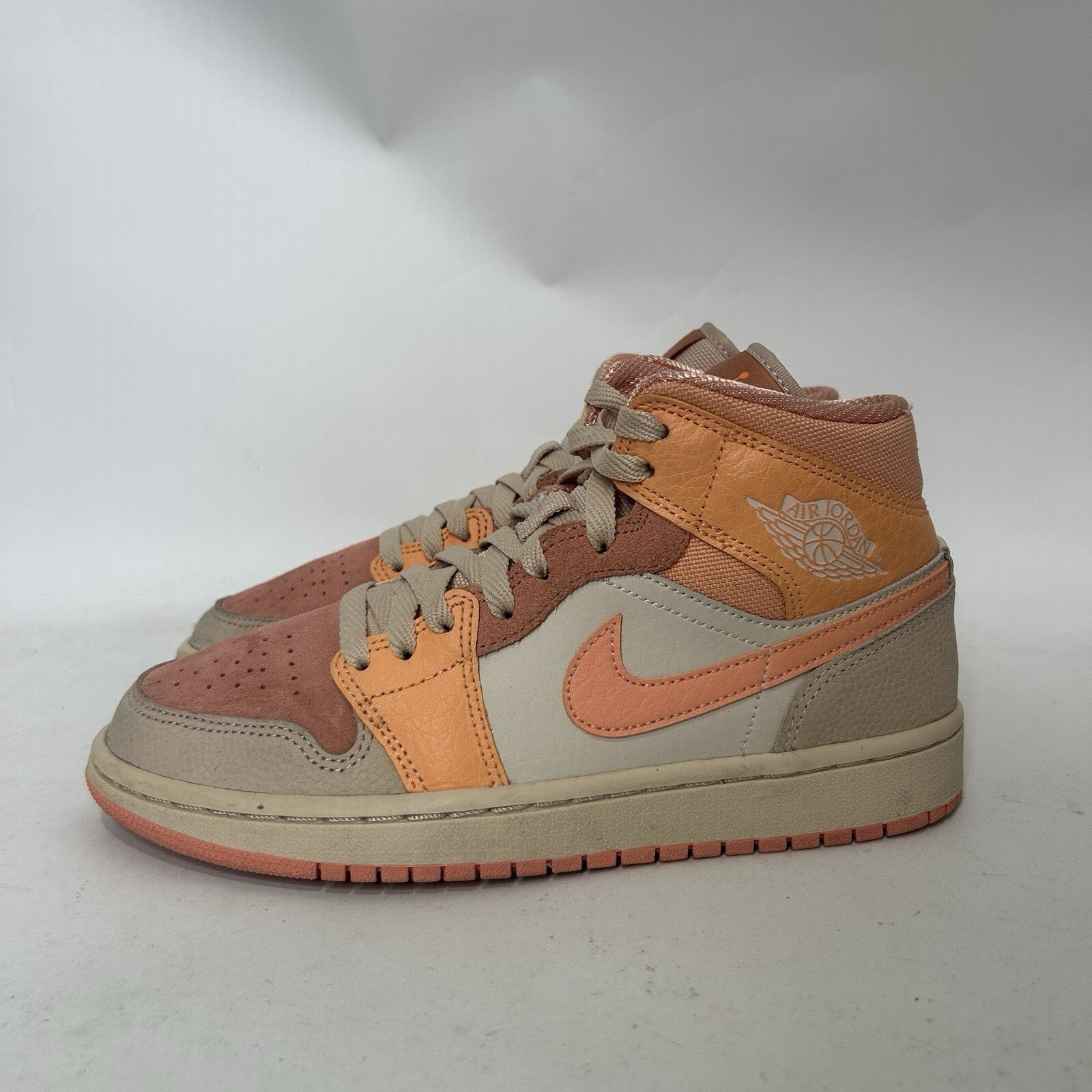 Nike Air Jordan 1 Retro Mid WMNS “Apricot Orange” DH4270-800 Women’s 7.5 Worn