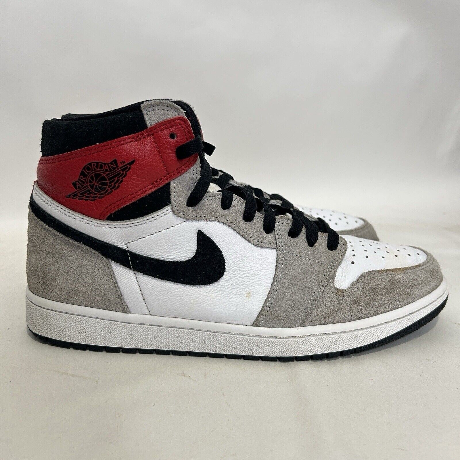 Nike Air Jordan 1 Retro High OG “Light Smoke Grey”