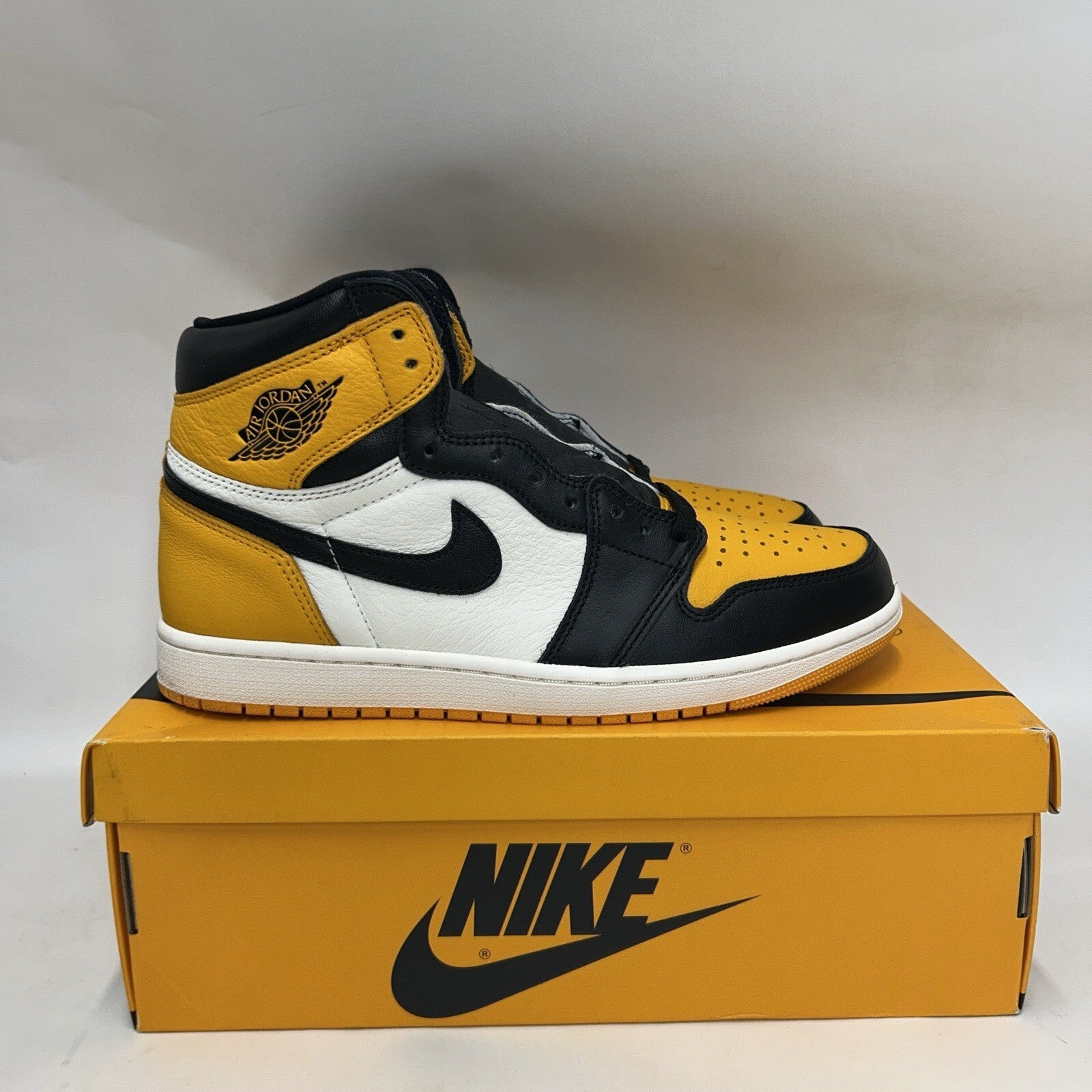 Nike Air Jordan 1 Retro High OG “Taxi/Black-Sail” 555088-711 Men’s 11 Worn