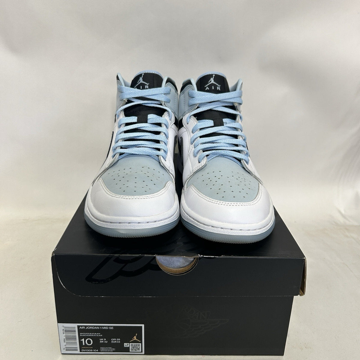 Nike Air Jordan 1 Mid SE “White Ice Blue”