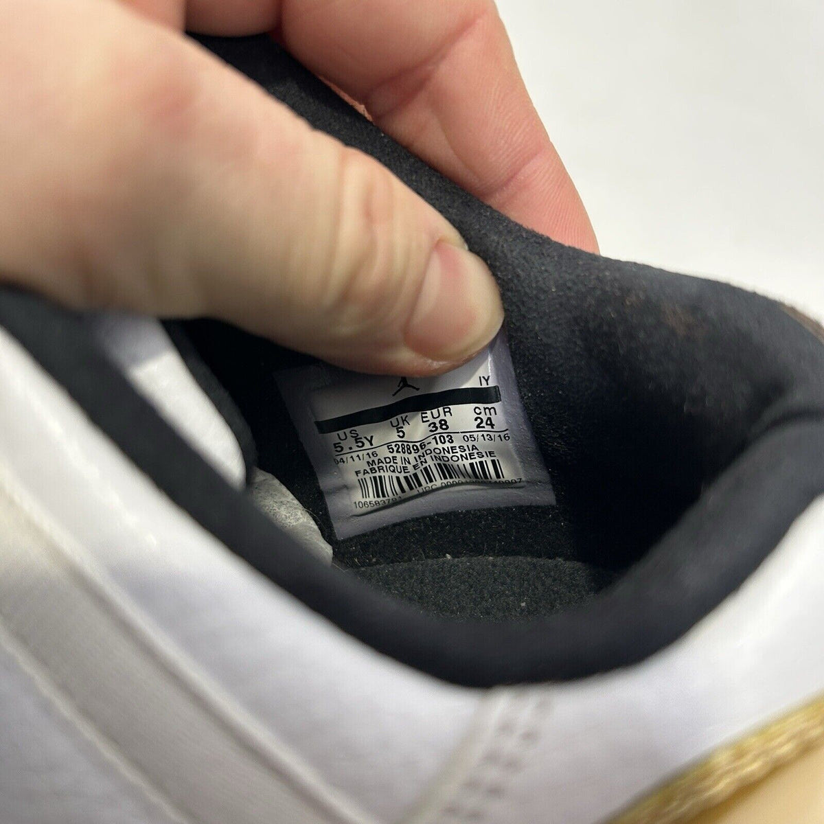 Nike Air Jordan 11 Retro Low GS “Closing Ceremony”