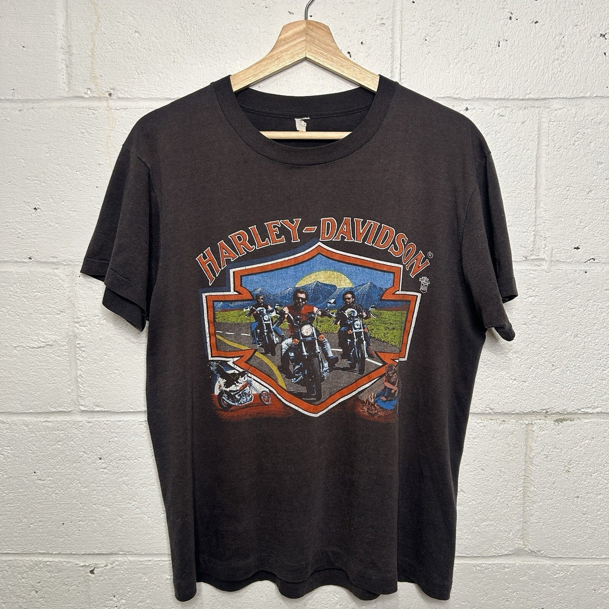 80's Vintage Harley-Davidson 3D Emblem Shield Mountains Tee