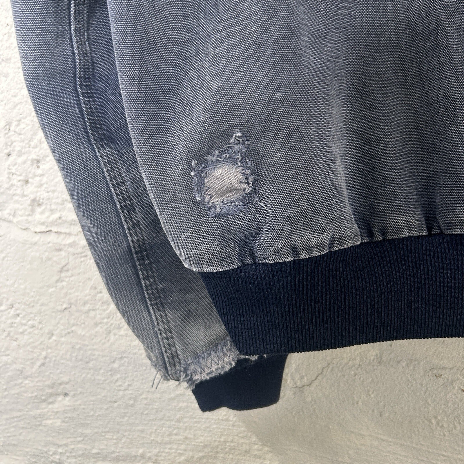 Vintage Faded Carhartt Hooded Active Jacket “Navy Blue” JQ283 Men’s Small