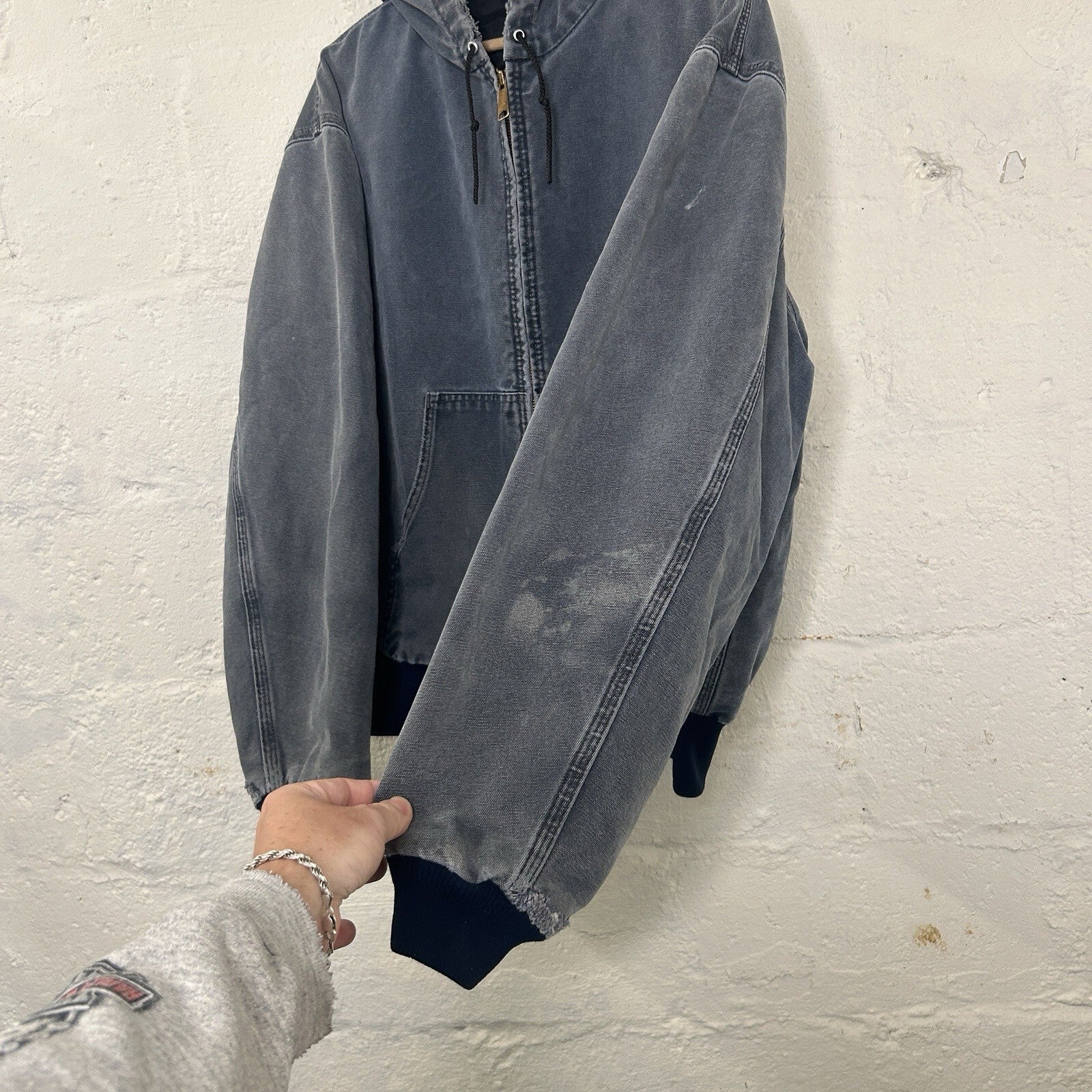 Vintage Faded Carhartt Hooded Active Jacket “Navy Blue” JQ283 Men’s X-Large