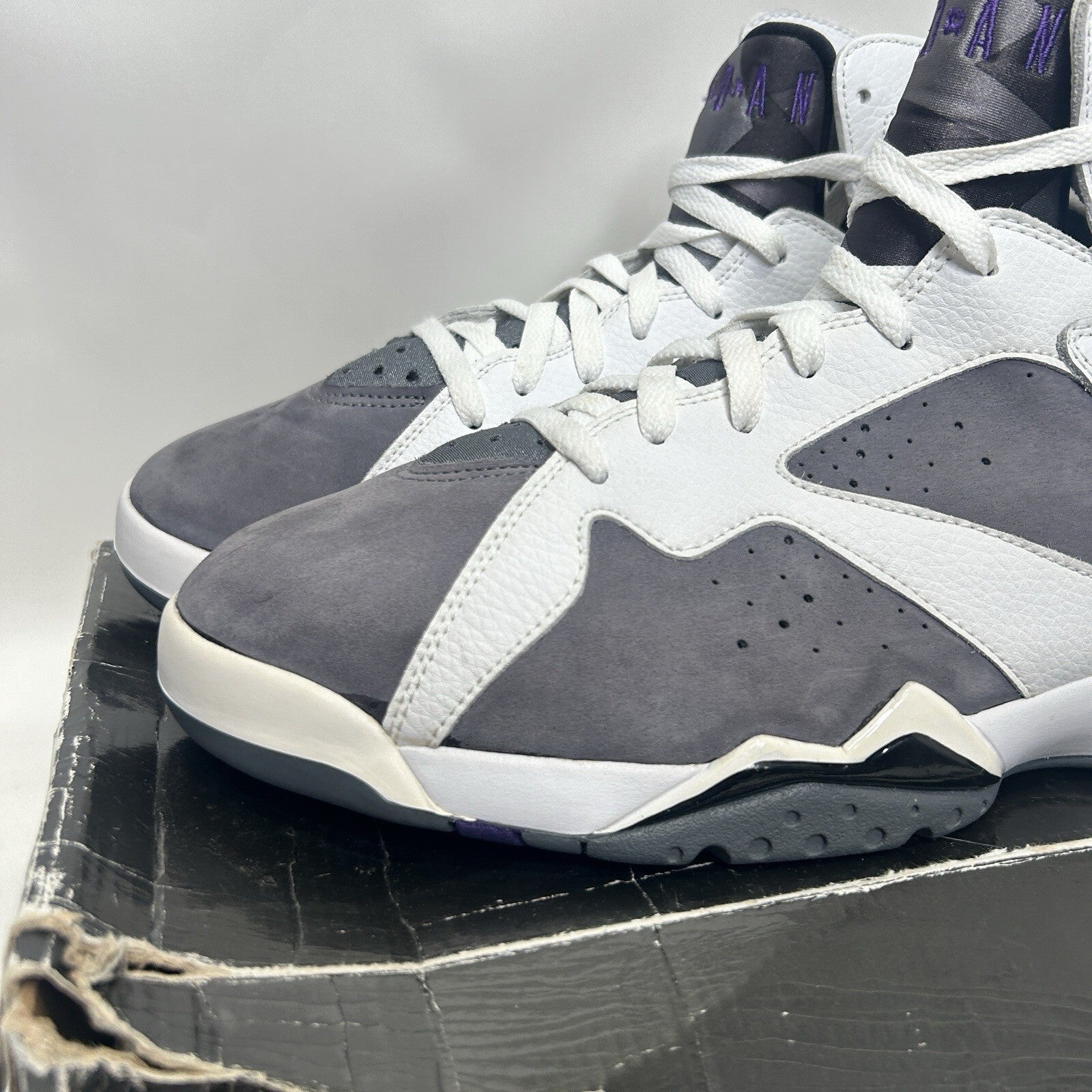 Nike Air Jordan 7 VII Retro “Flint Grey Purple” (2006) 304775-151 Men’s 13 Worn