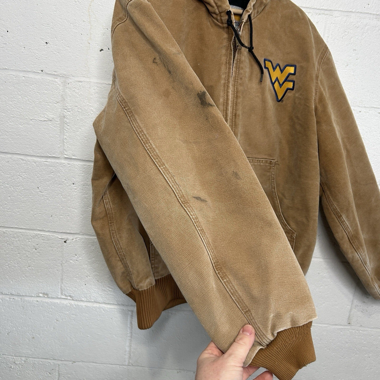 NCAA X Carhartt Quilted Active Jacket “Brown” WVU/Mountaineers 100836-211 Large