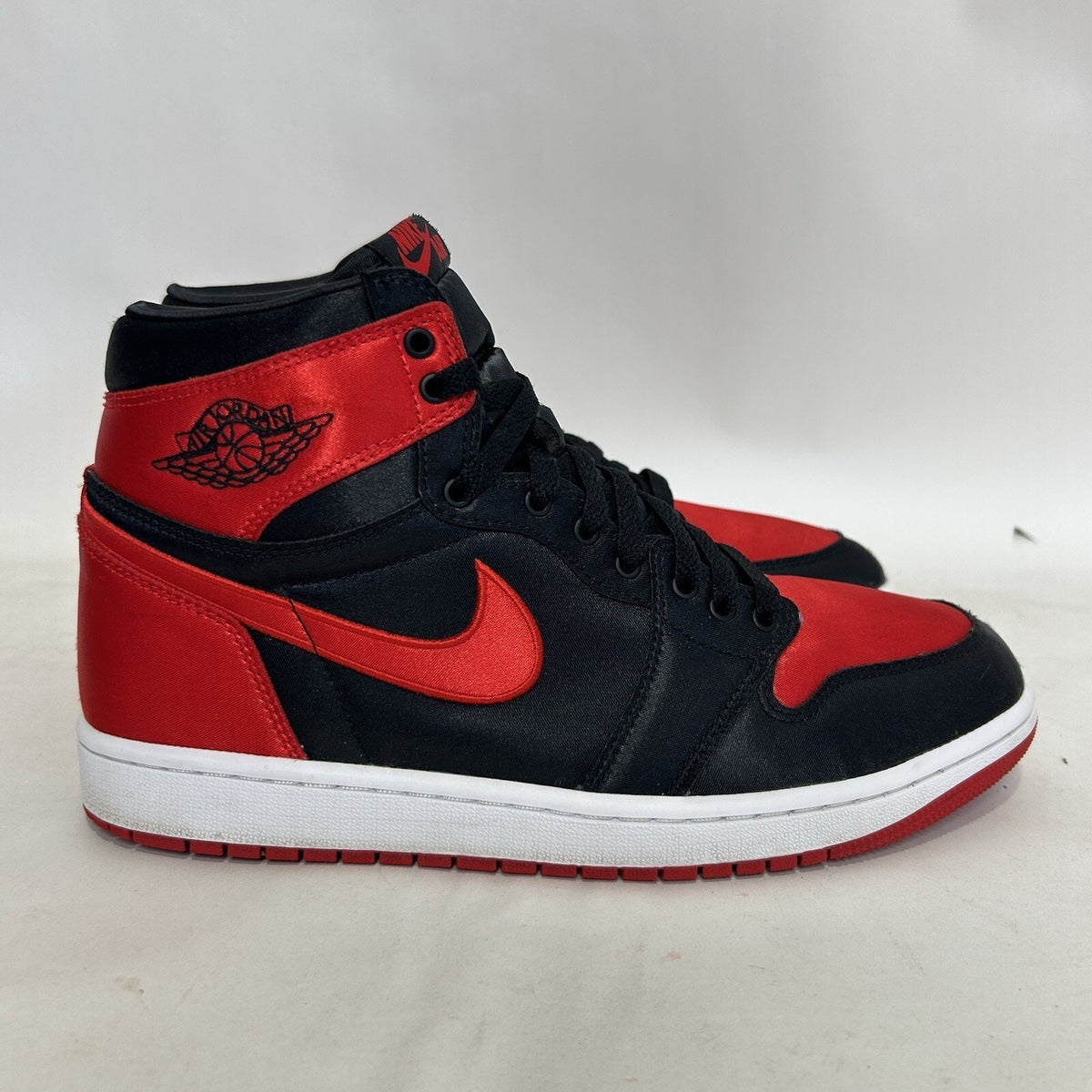Nike Air Jordan 1 High OG Retro “Satin Bred”