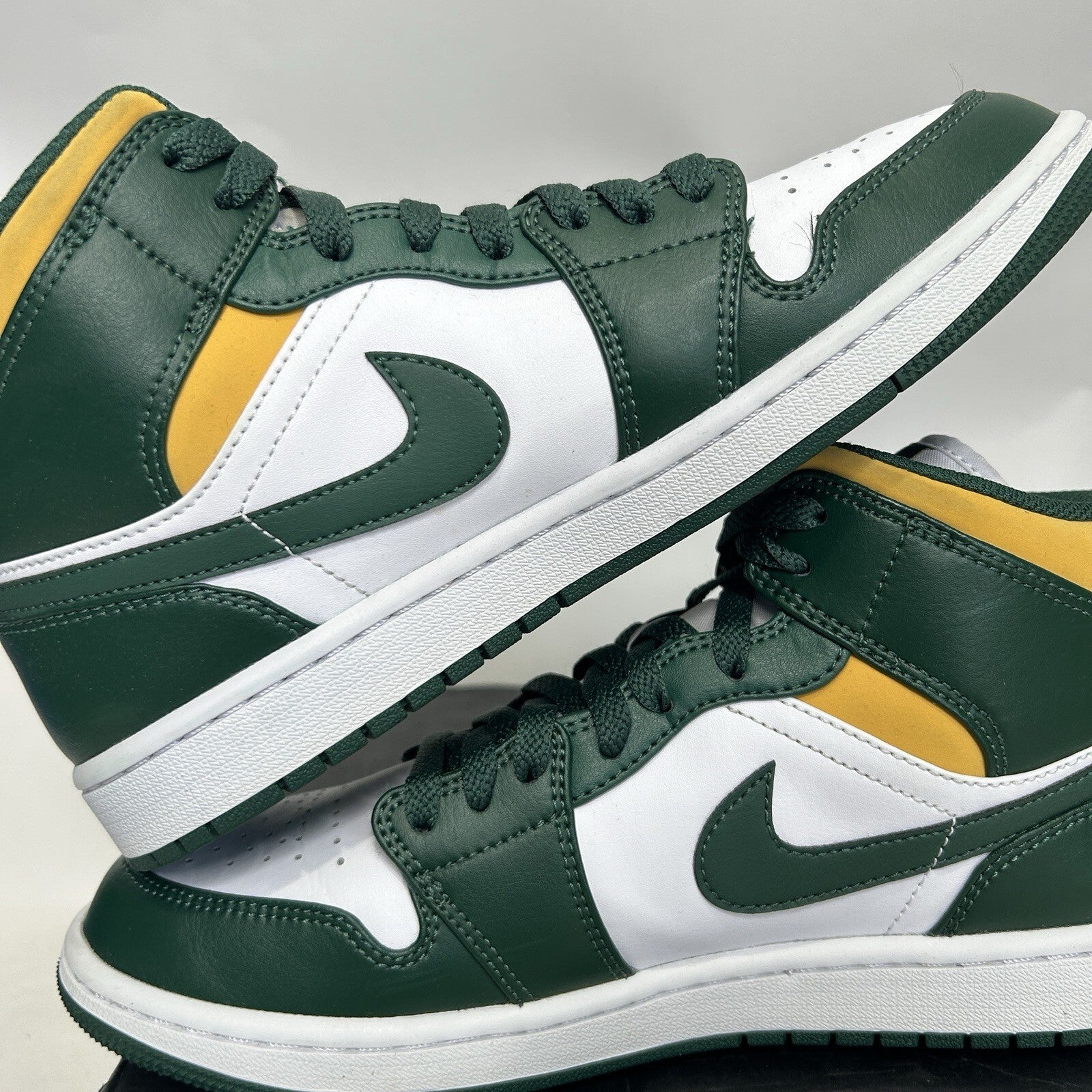 Nike Air Jordan 1 Mid Retro “Sonics/White Green Yellow” 554724-371 Men’s 8 Worn