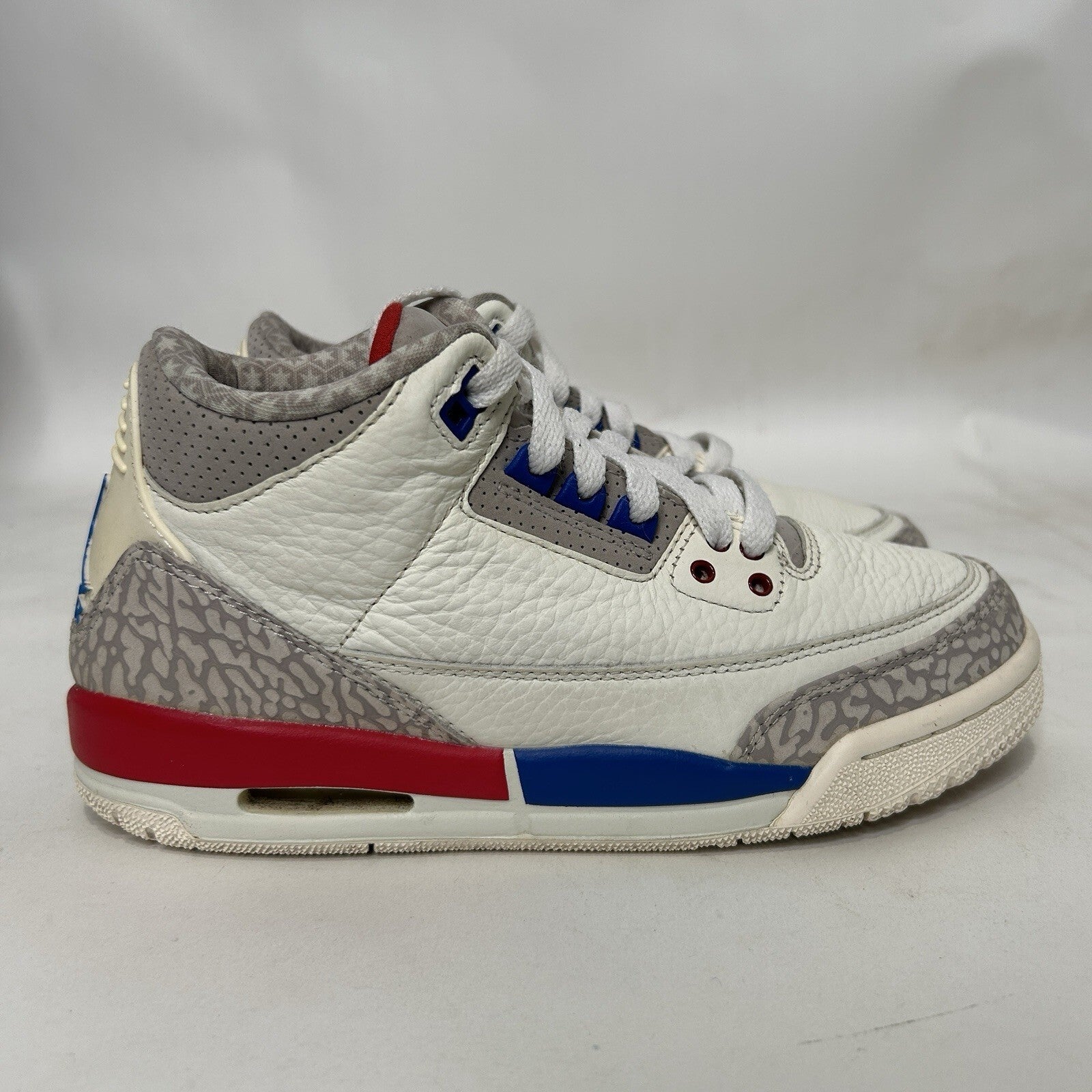 Nike Air Jordan 3 Retro GS “International Flight” 398614-140 5.5Y/Women’s 7