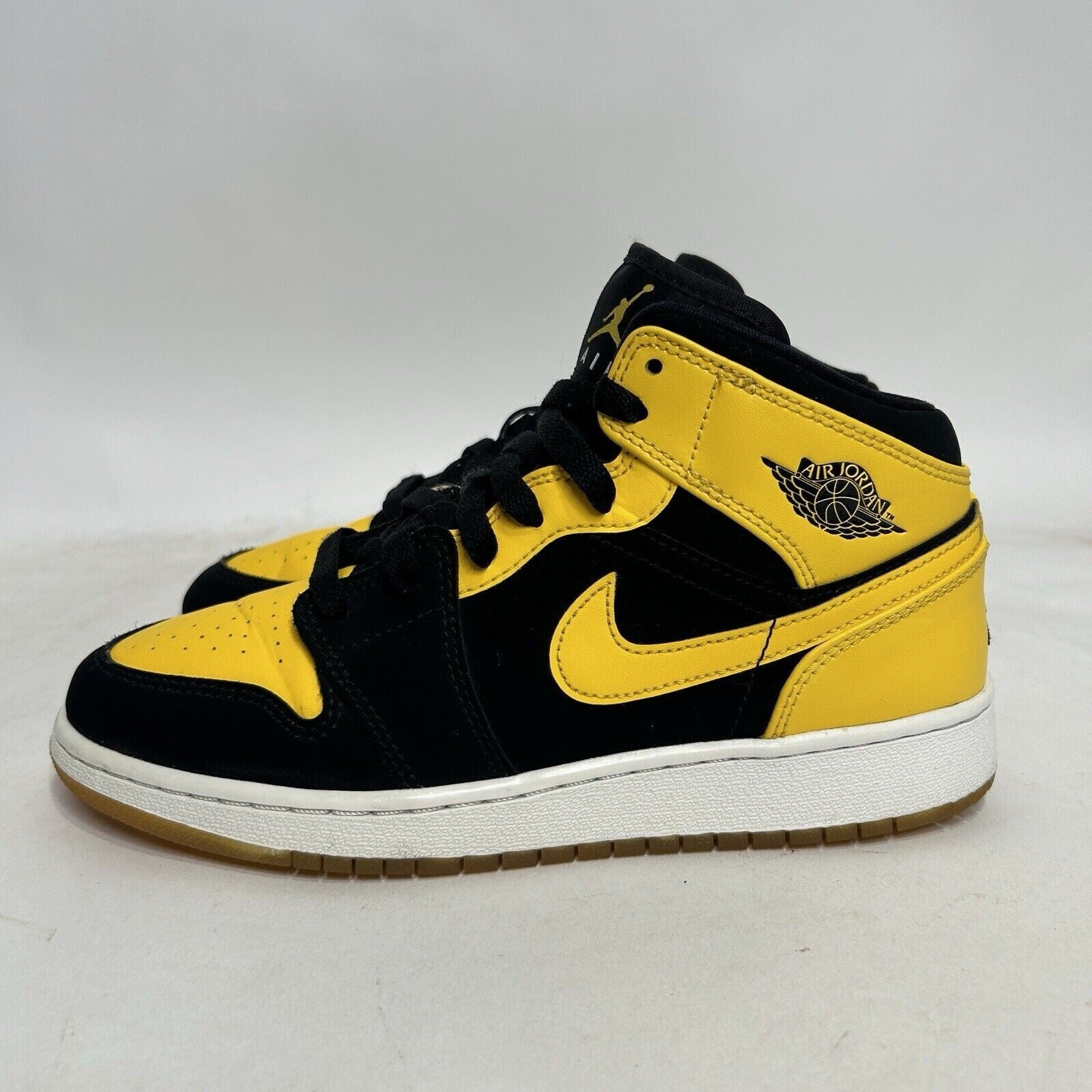 Nike Shoes Air Jordan 1 Retro Mid GS “New Love” 2017