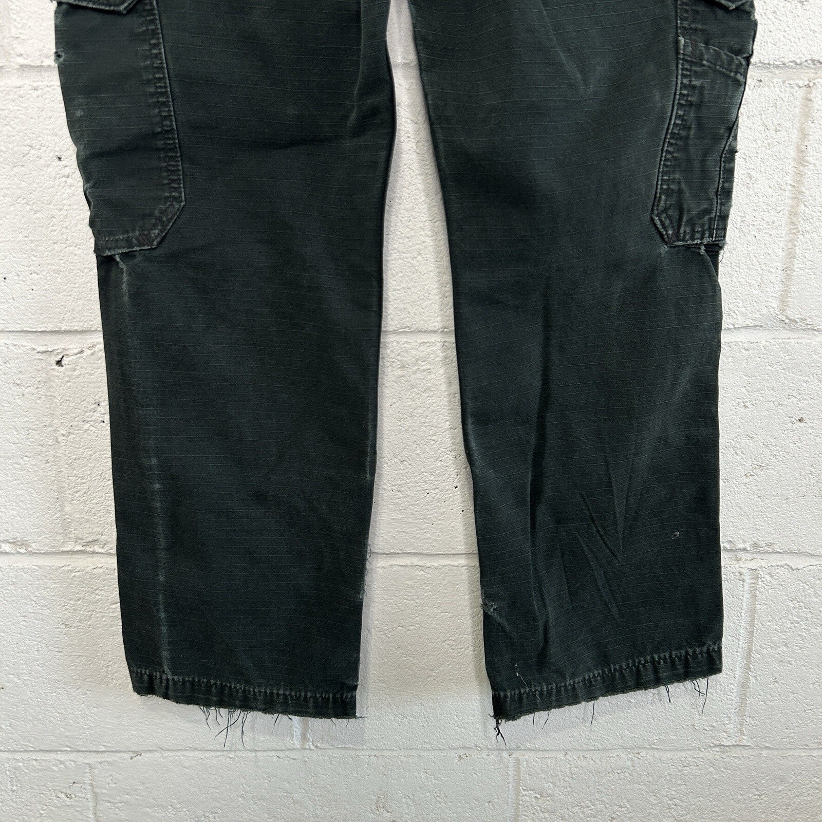 Vintage Carhartt Relaxed Fit Utility Cargo Pants “Black” B342 BLK Men’s 34x28.50