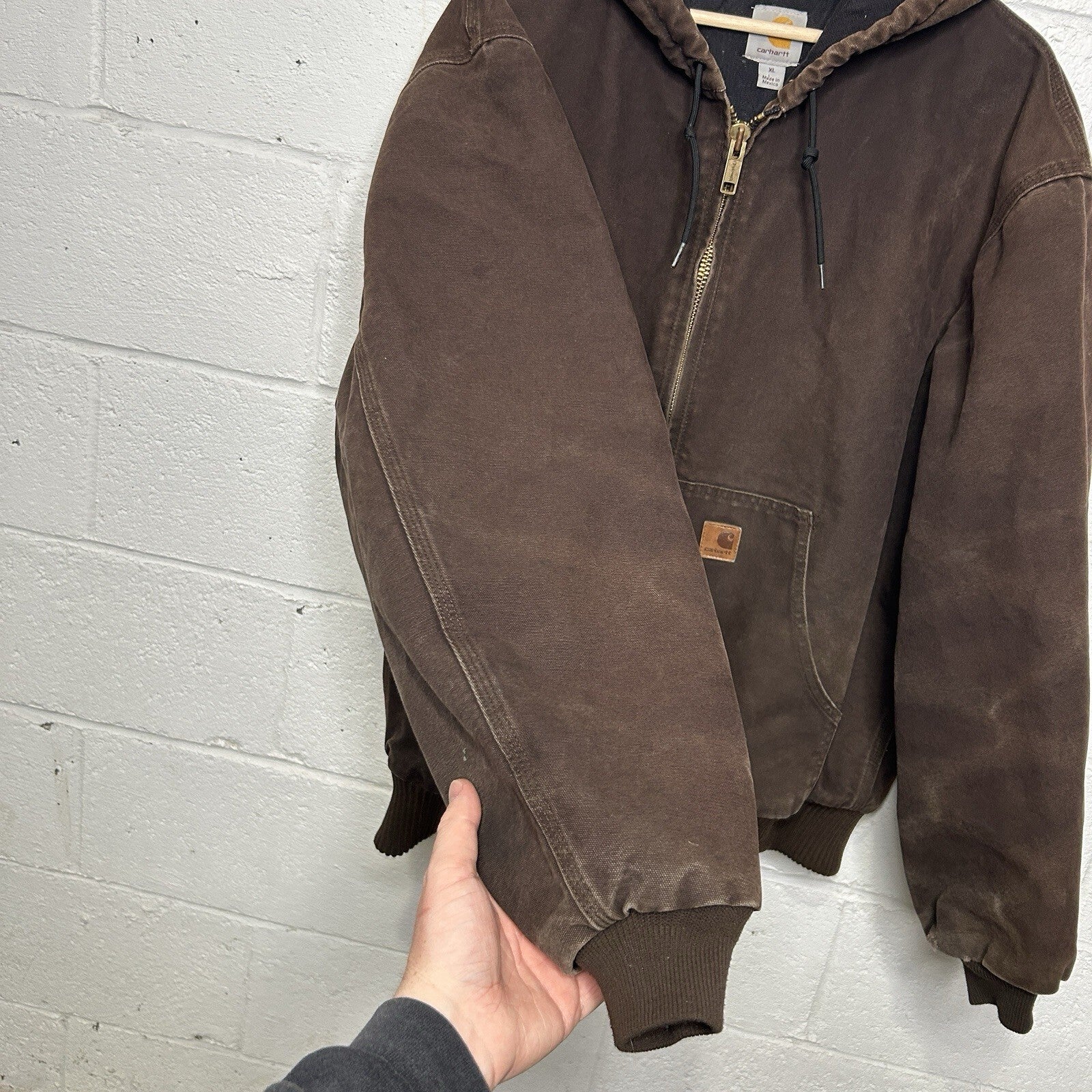 Vintage Carhartt Hooded Active Jacket “Dark Brown” J130 DKB Men’s X-Large Worn