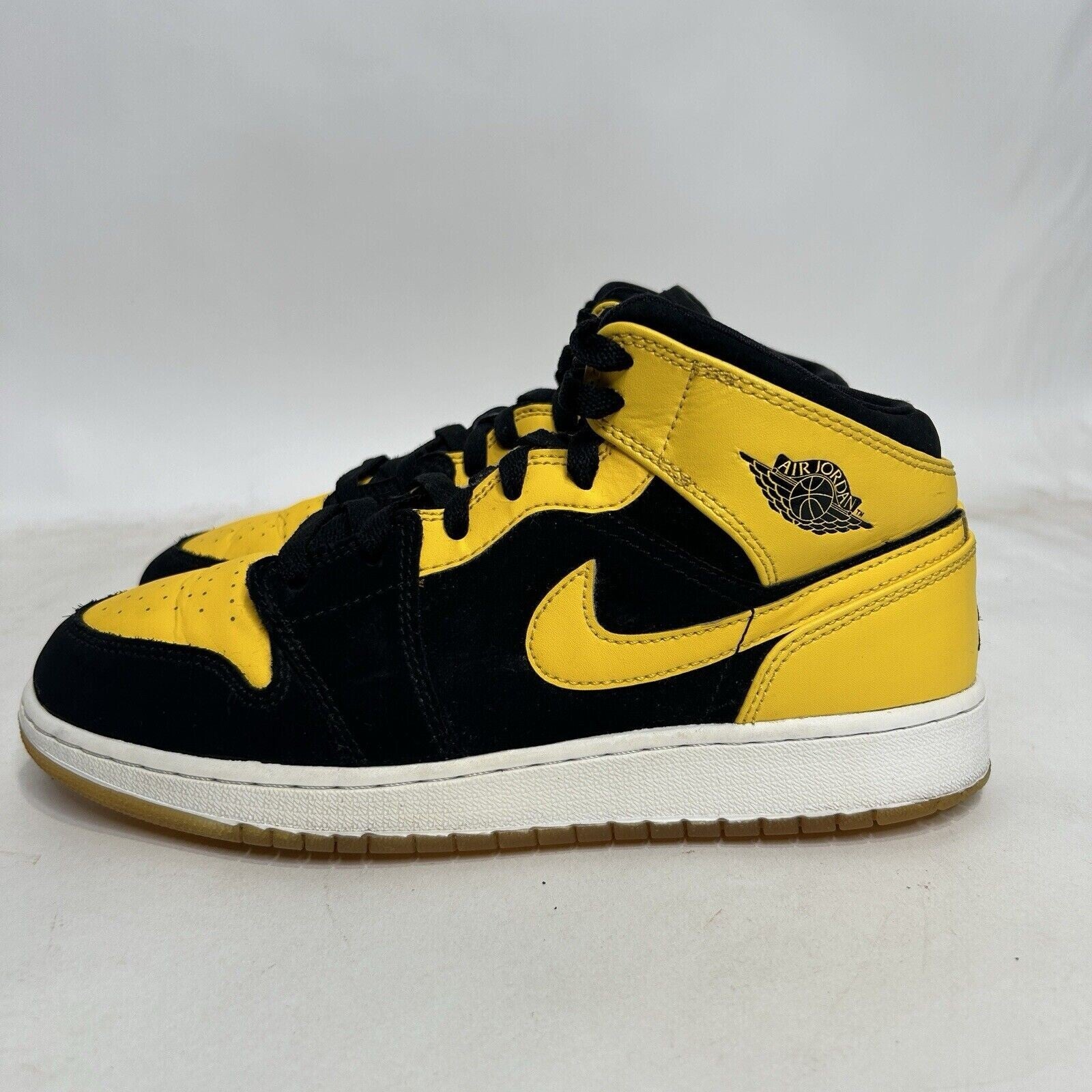 Nike Shoes Air Jordan 1 Retro Mid GS “New Love” 2017