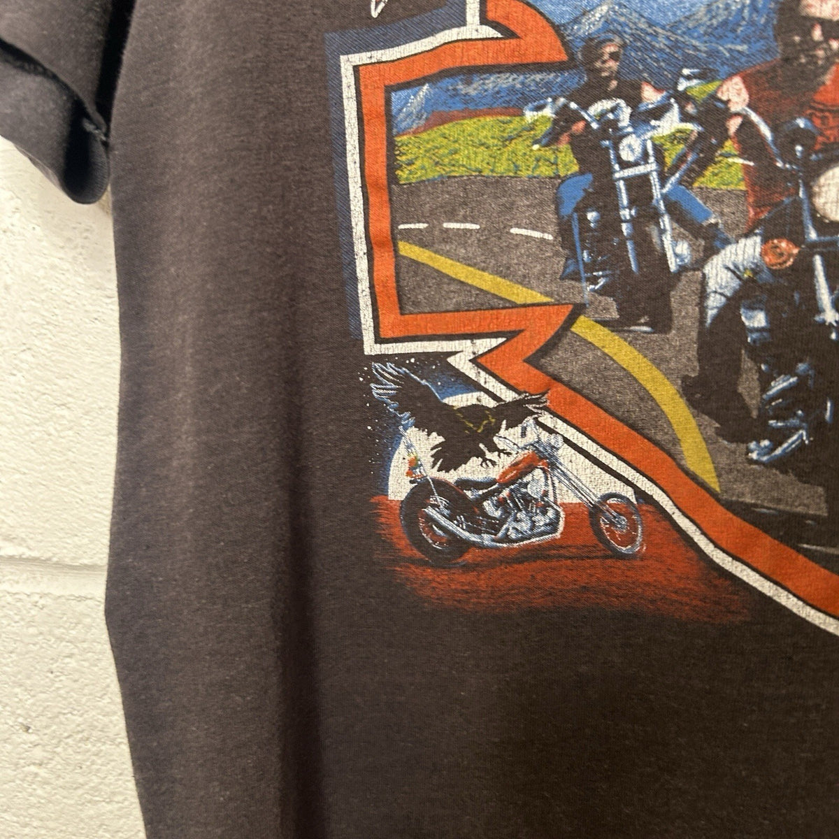 80's Vintage Harley-Davidson 3D Emblem Shield Mountains Tee