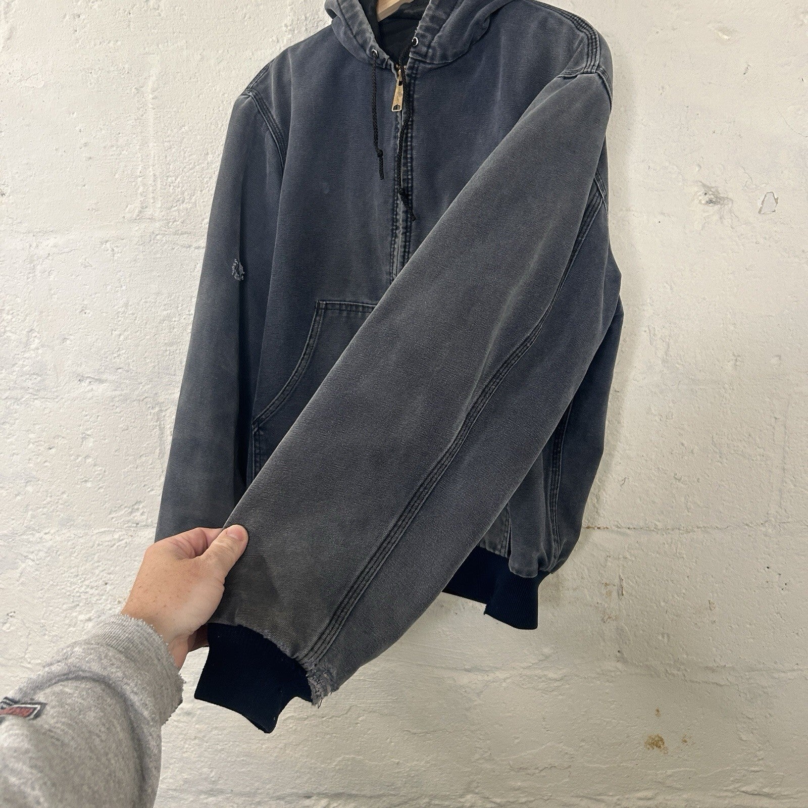 Vintage Faded Carhartt Hooded Active Jacket “Navy Blue” JQ283 Men’s Small