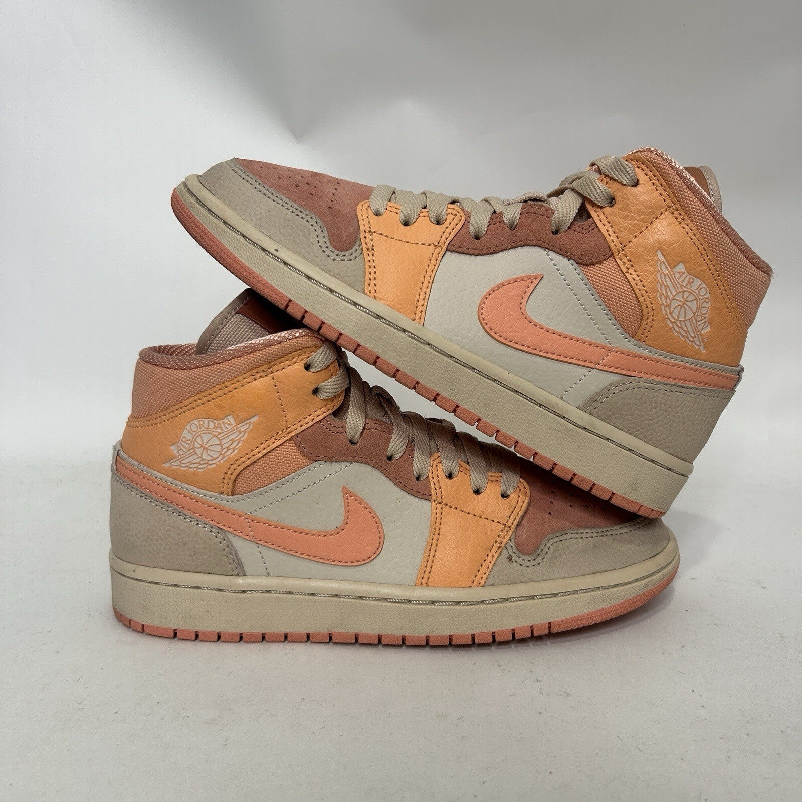 Nike Air Jordan 1 Retro Mid WMNS “Apricot Orange” DH4270-800 Women’s 7.5 Worn