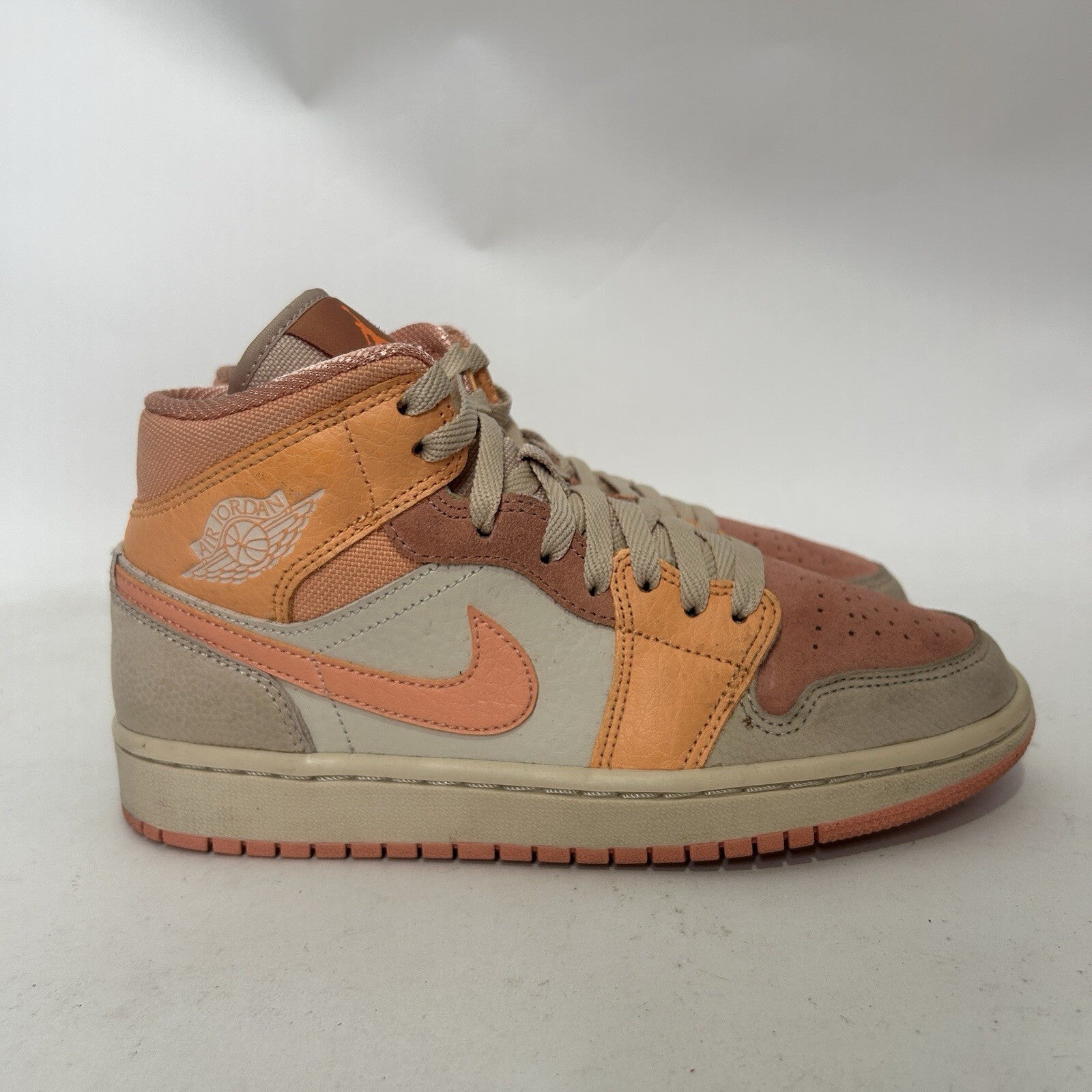 Nike Air Jordan 1 Retro Mid WMNS “Apricot Orange” DH4270-800 Women’s 7.5 Worn