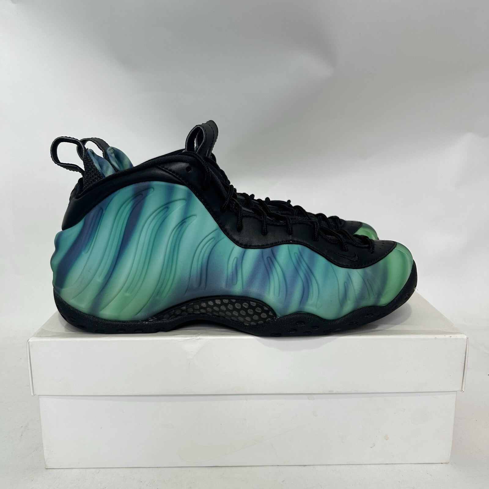 Nike Air Foamposite One “Northern Lights/Black Green” 840559-001 Men's 9.5 Worn