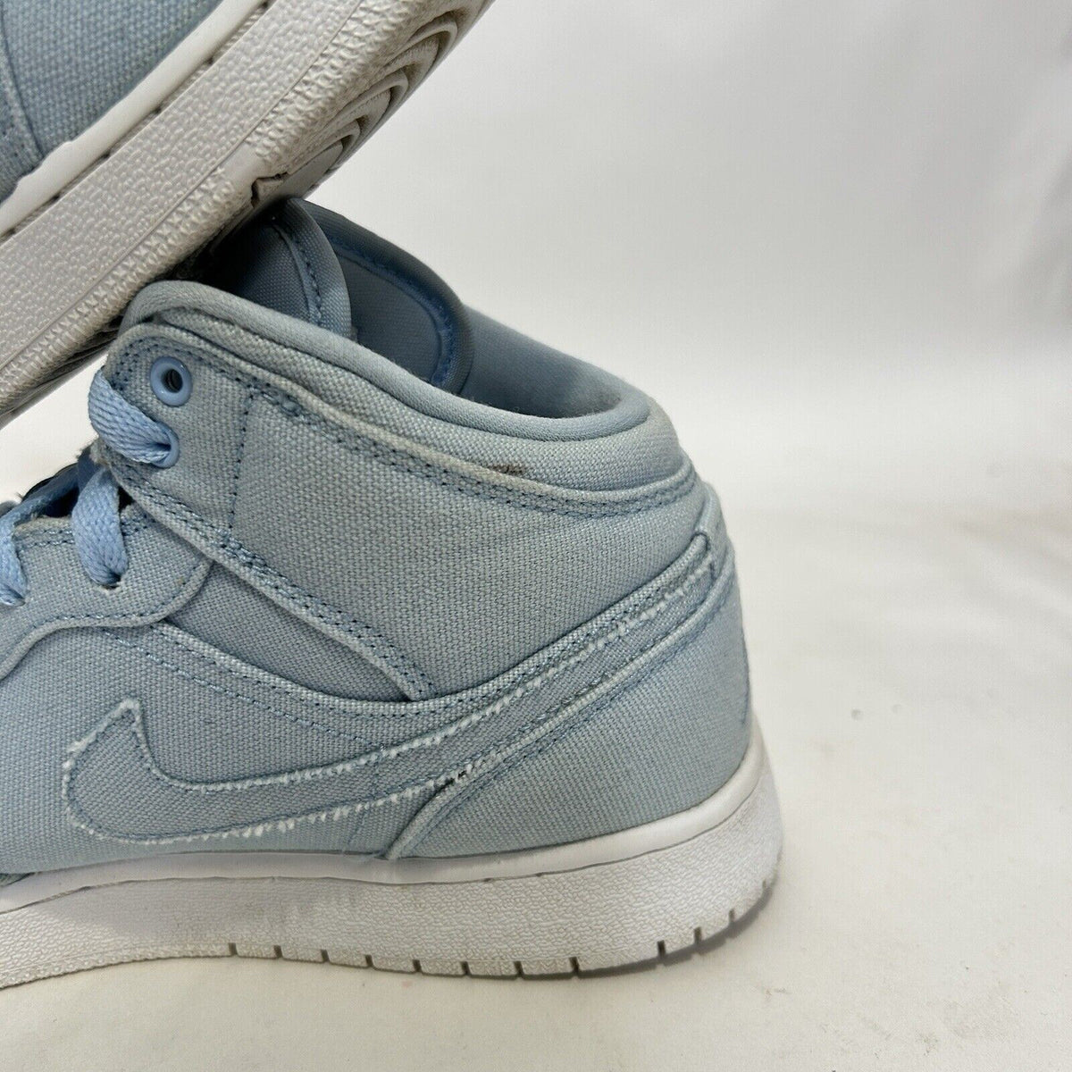 Nike Air Jordan 1 Mid Retro BG “Easter Blue”