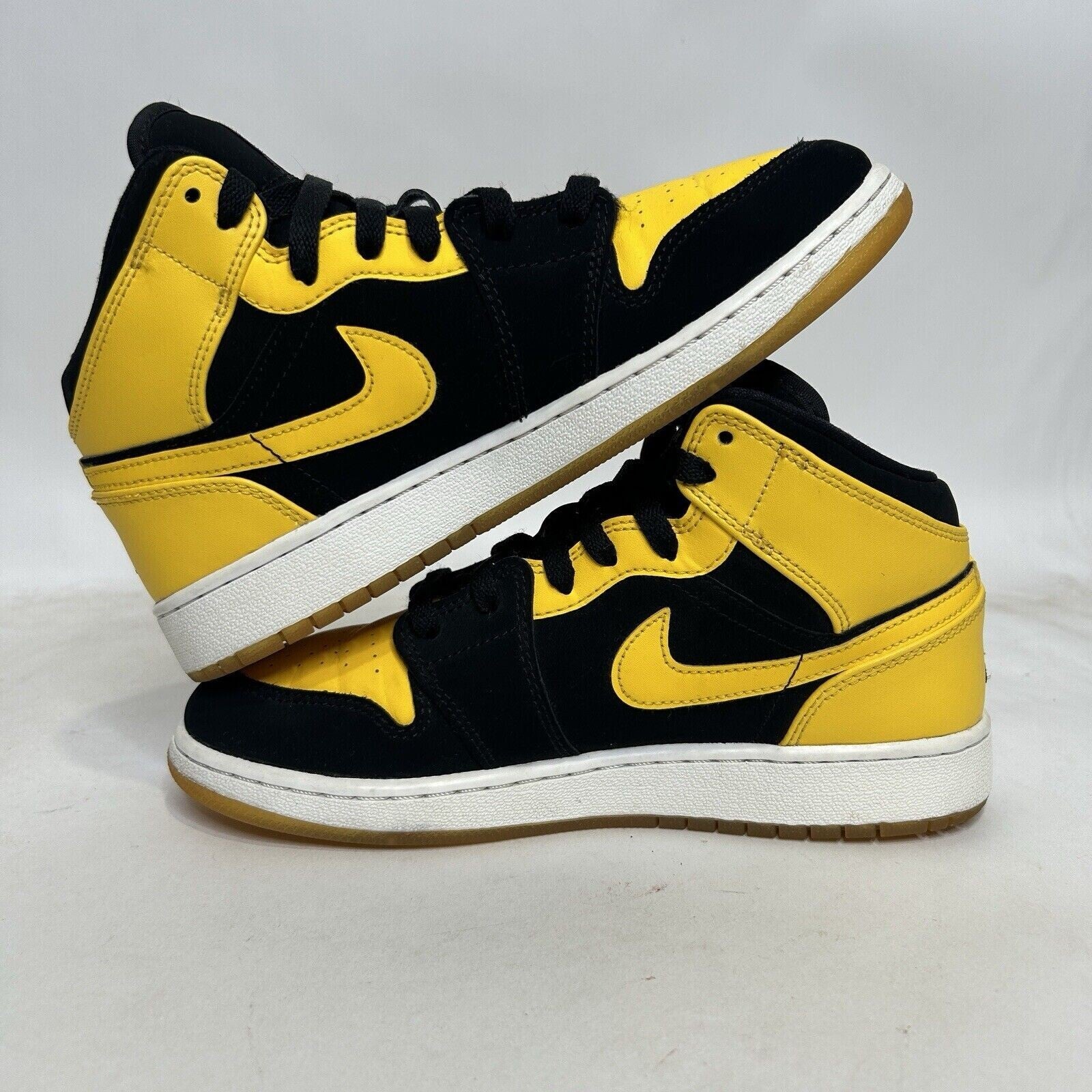 Nike Shoes Air Jordan 1 Retro Mid GS “New Love” 2017