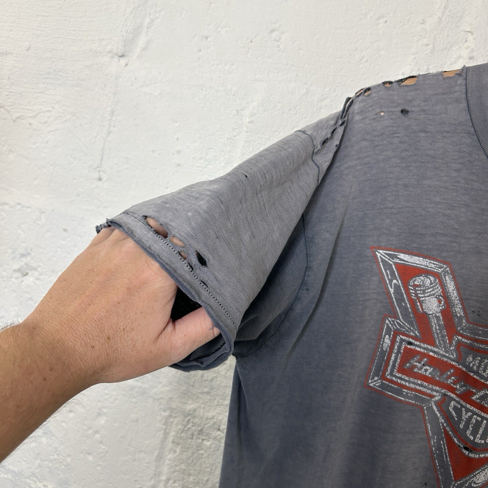 Vintage Thrashed & Faded 1980’s Harley-Davidson 3D Emblem V-Twin Shirt Men’s XL