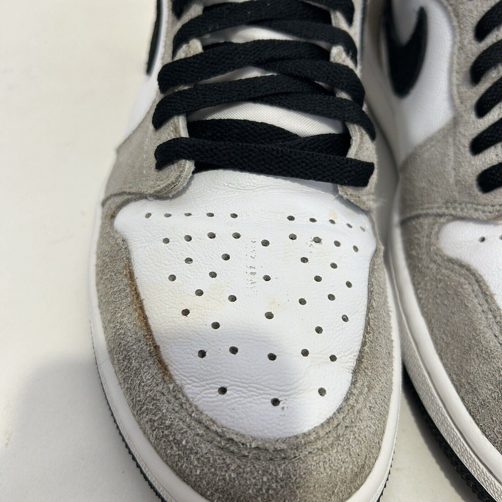 Nike Air Jordan 1 Retro High OG “Light Smoke Grey”