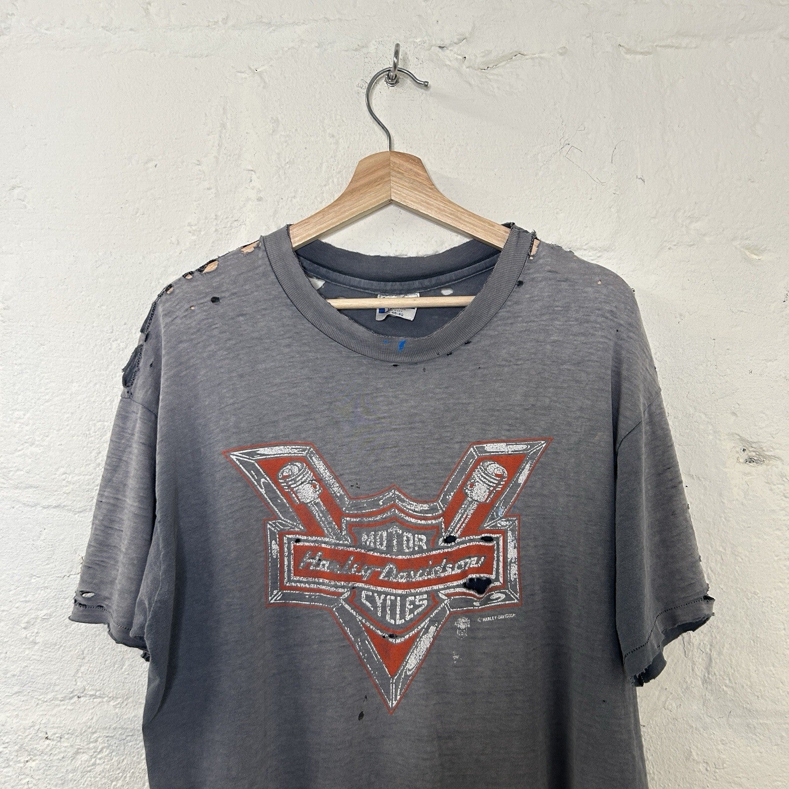 Vintage Thrashed & Faded 1980’s Harley-Davidson 3D Emblem V-Twin Shirt Men’s XL